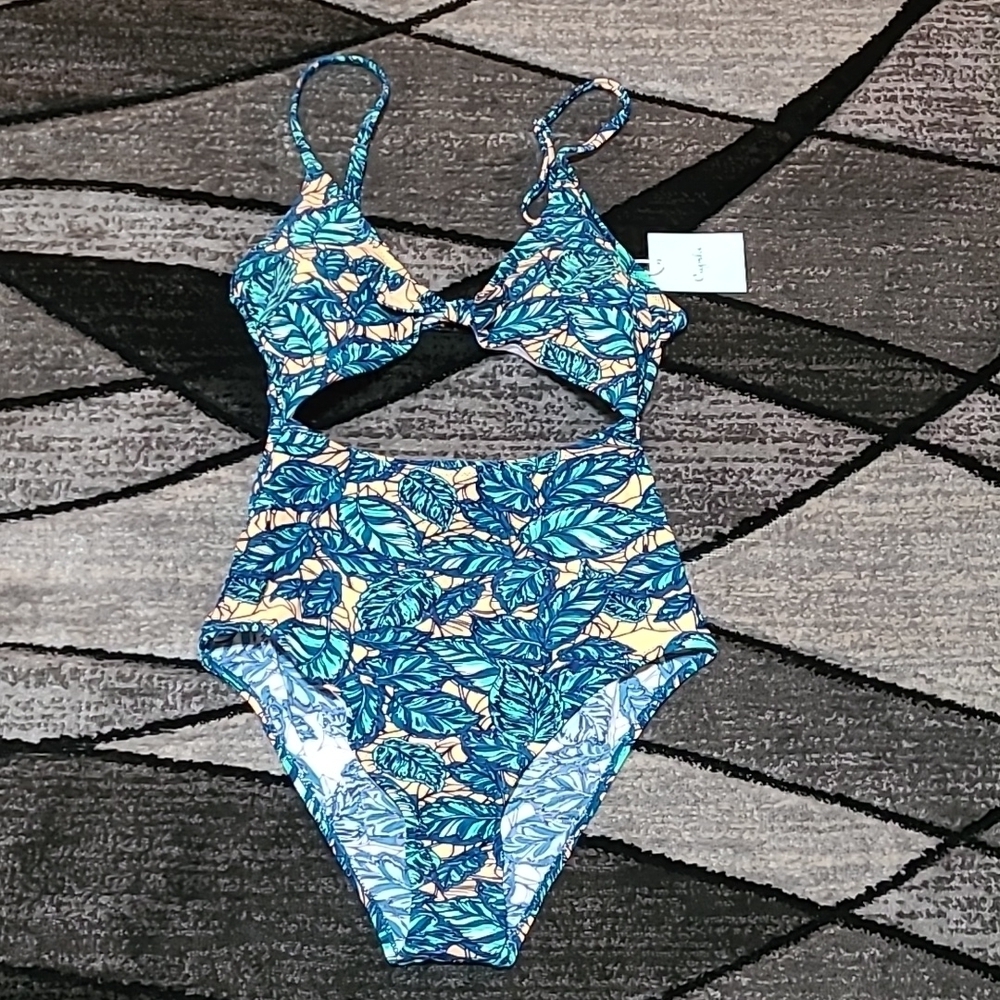 CUPSHE ONE-PIECE TROPICAL FLORAL DESIGN SWIMSUIT